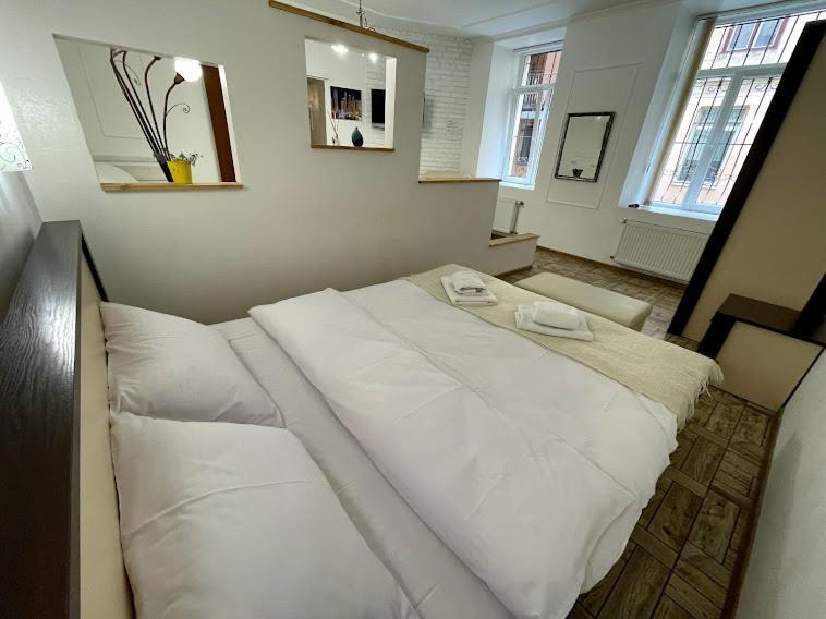 White Rooms On City Center Lviv Dış mekan fotoğraf