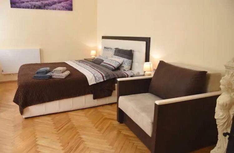 White Rooms On City Center Lviv Dış mekan fotoğraf